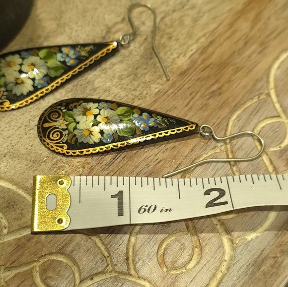Handpainted wooden earrings - Picture 3 of 3